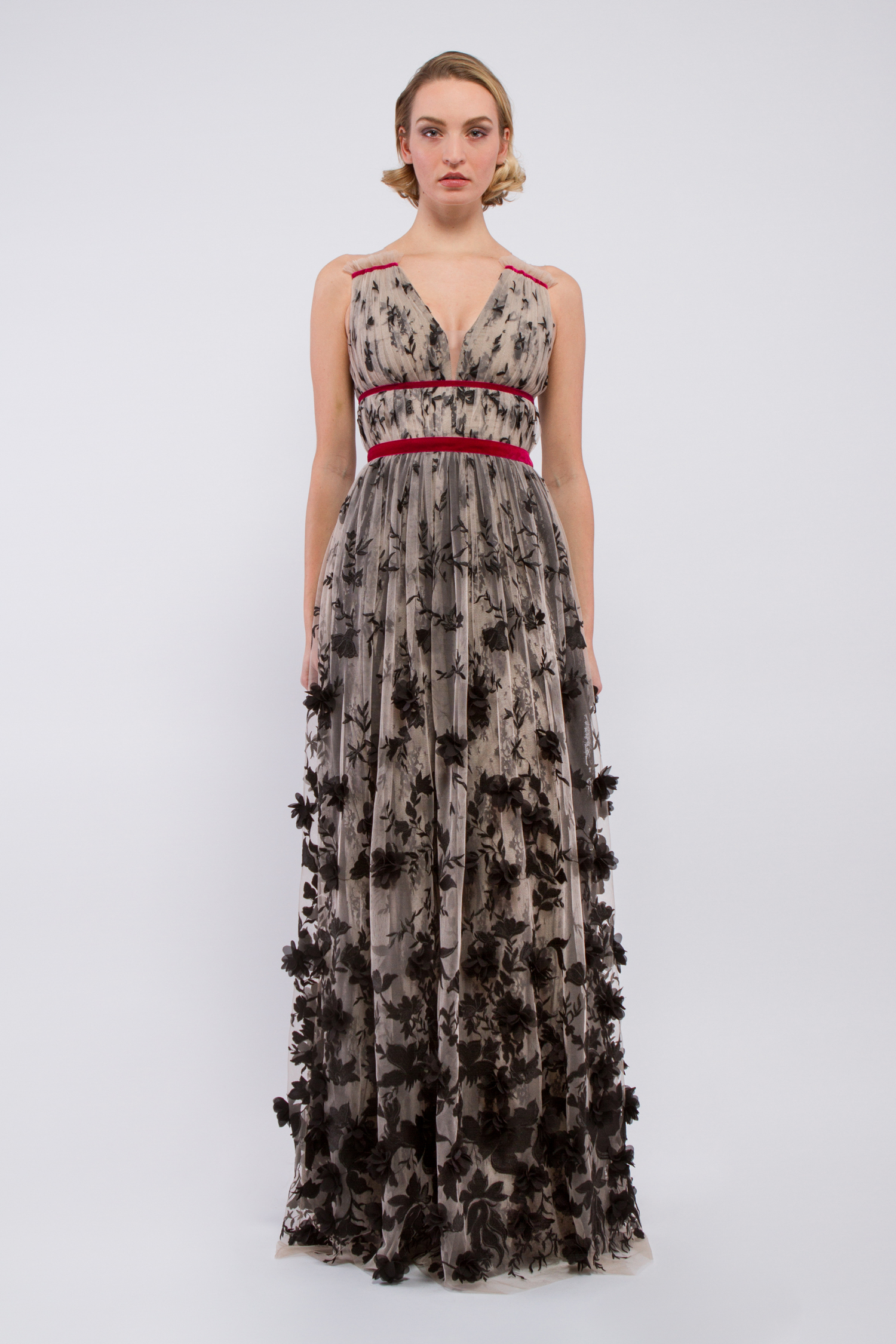 Sleeveless tulle gown with 3d flowers and velvet detail - Look 17 - The Dream