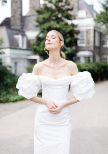 Bride Dress Model Caroline - Dress in off shoulder puffy sleeves - Verdin New York
