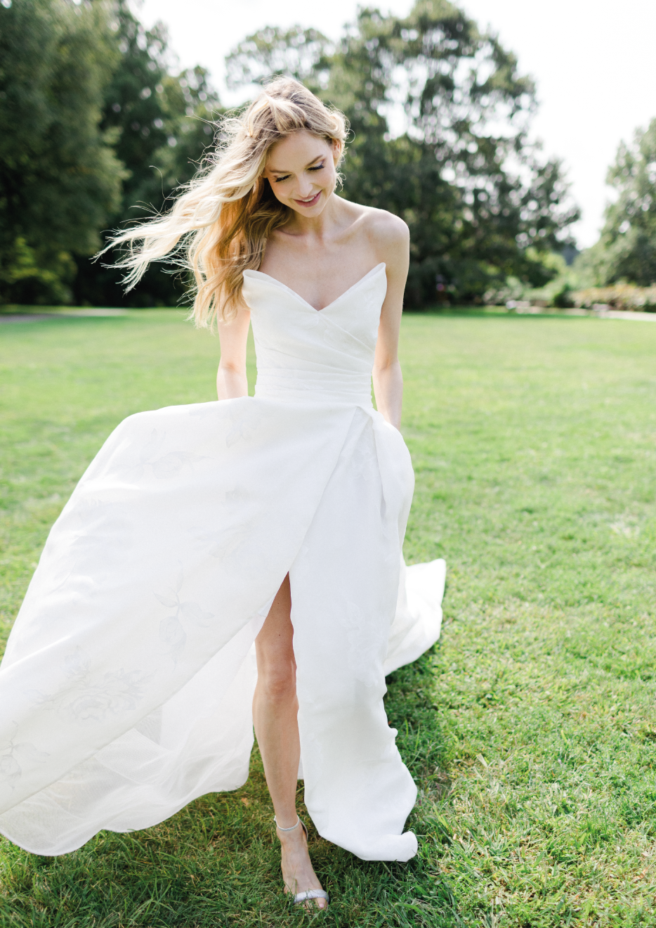 Bride Dress Model Jane - Dress with open front skirt and cathedral train - Verdin New York