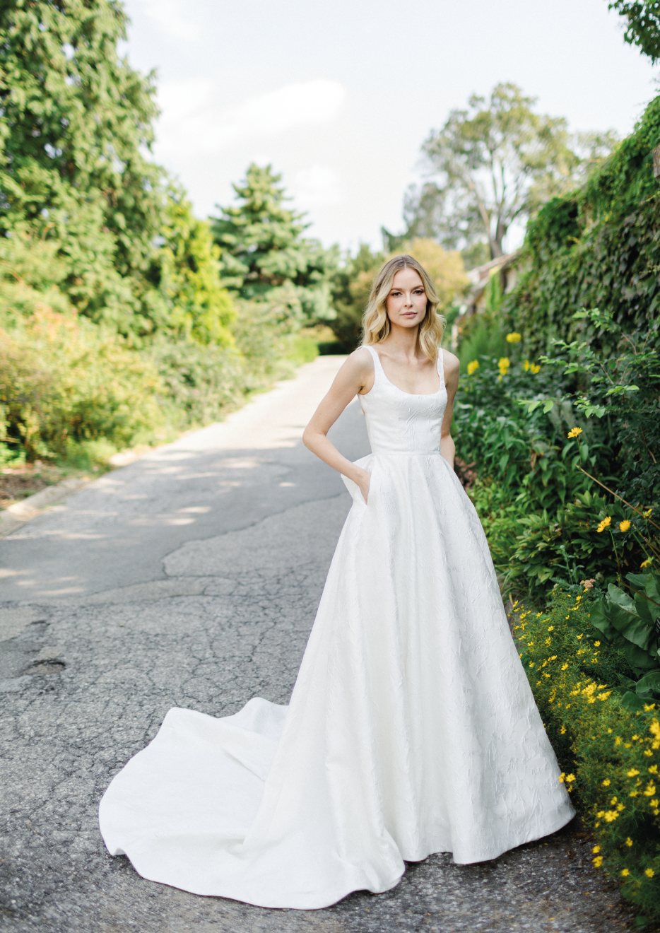 Bride Dress Model Isabella - Sleeveless scoop neck, open back gown with bow and cathedral train - Verdin New York