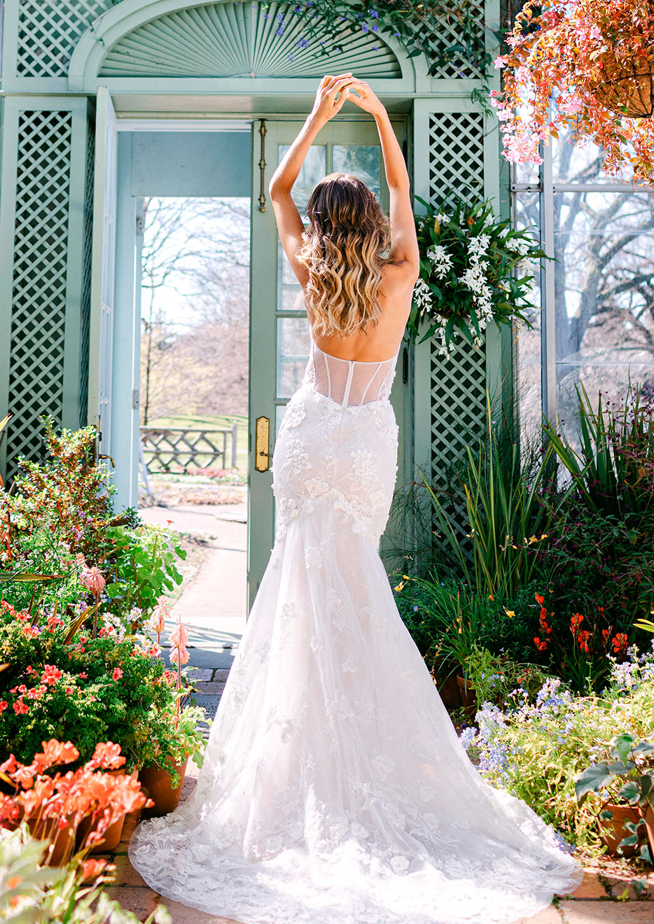 Wedding dress model Halo - Strapless dress with Trumpet gown with chapel train - Verdin New York