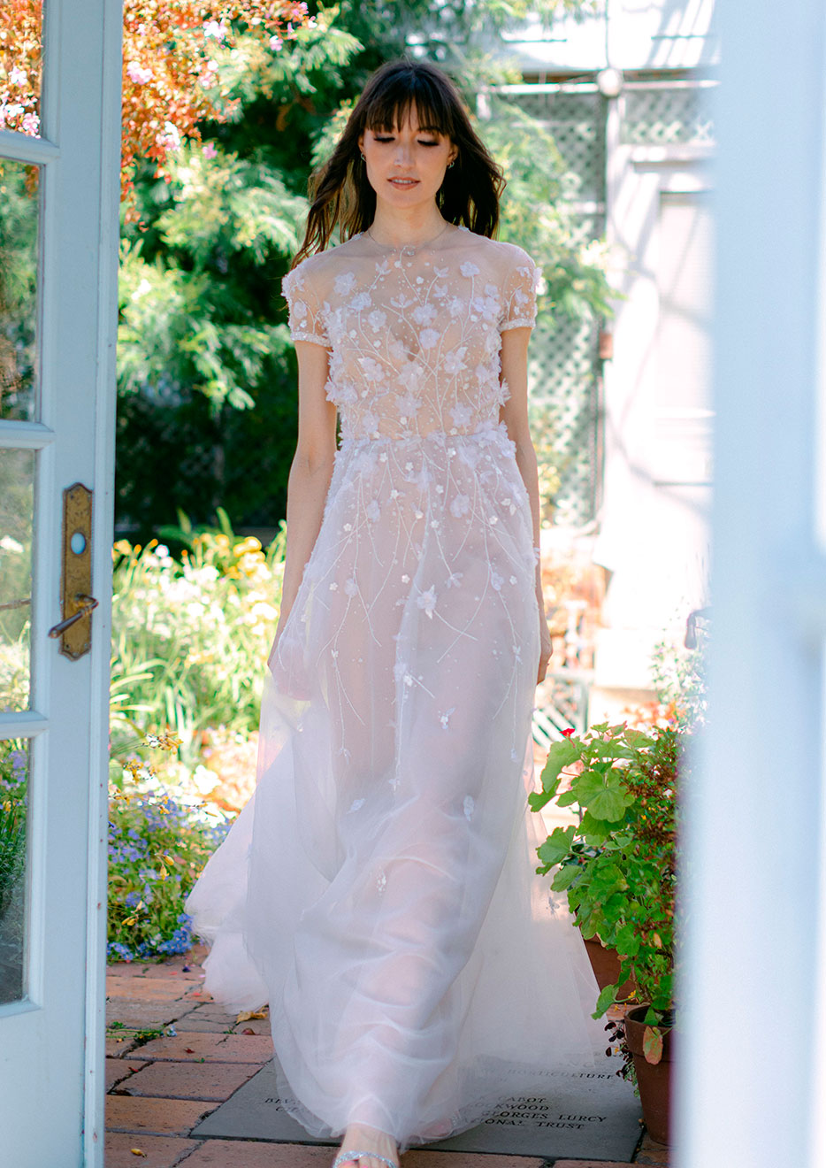 Wedding dress model Grace - Dress with short sleeve, open back gown with chapel train - Verdin New York