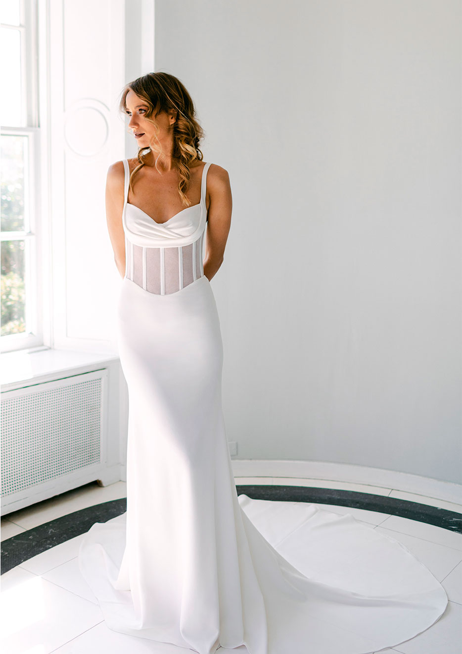 Wedding dress model Glory - Dress with thin straps sweetheart neck, trumpet gown with chapel train - Verdin New York