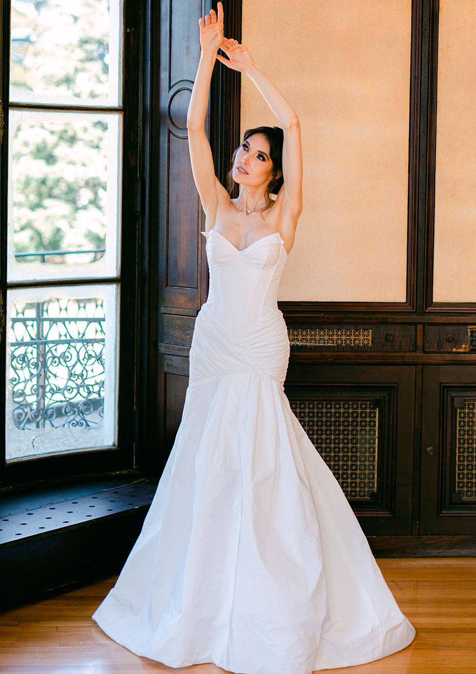 Wedding dress model Magna - Strapless dress style with draped taffeta gown with chapel train - Verdin New York