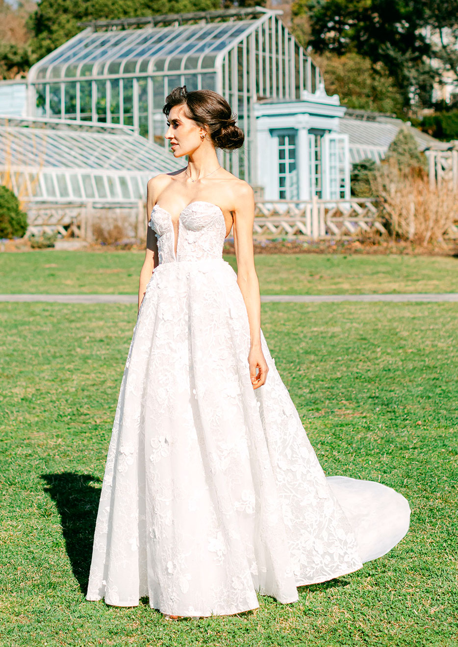 Wedding dress model Aura - Strapless dress with deep sweetheart natural waist gown with cathedral train - Verdin New York